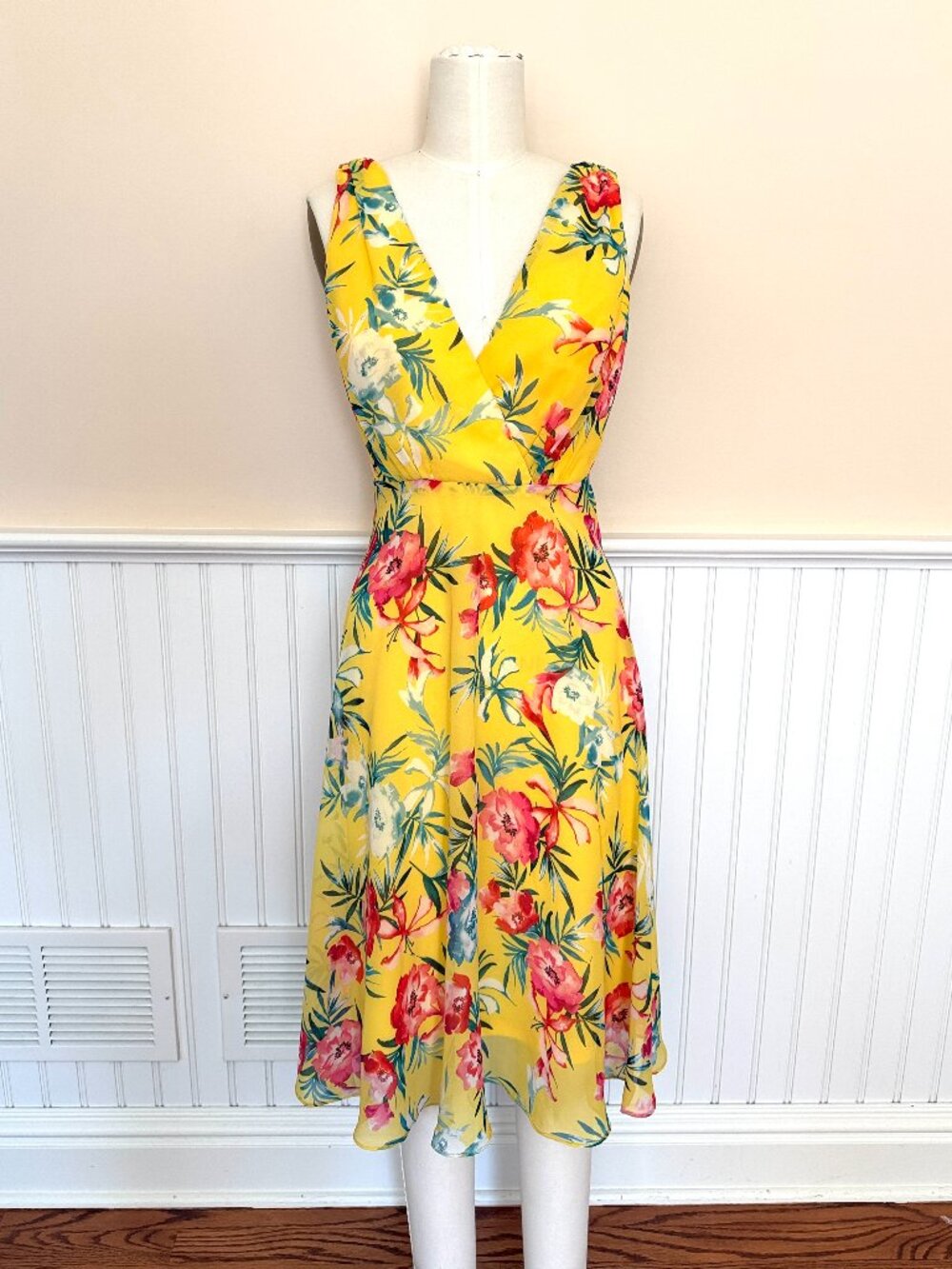 Lulus Floral Midi dress Size S Small Rare Style